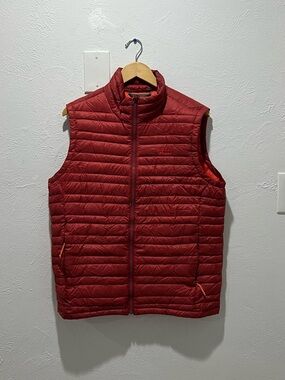 Men's stio down Red Quilted Packable Puffer Vest sz M